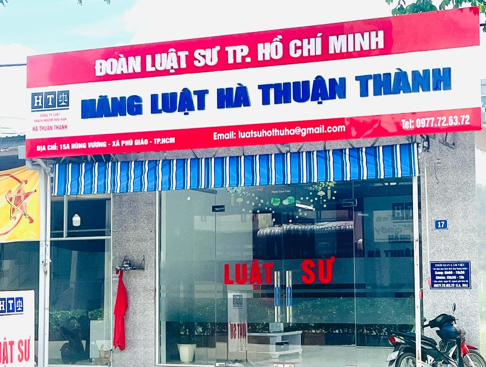 Mặt tiền văn phòng